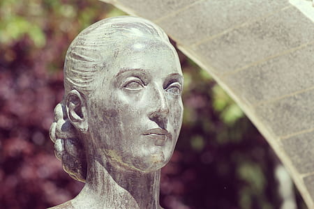 woman statue thumbnail