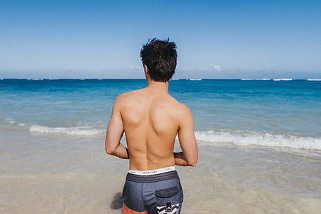 man facing sea horizon thumbnail
