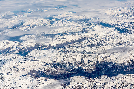 Landscape of snowy mountain tops thumbnail