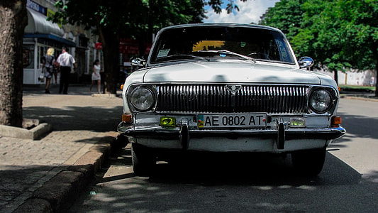 white classic car thumbnail