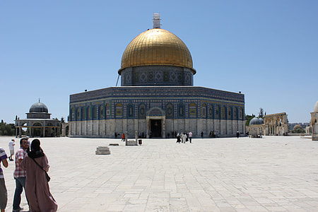 gray and beige mosque during daytime thumbnail