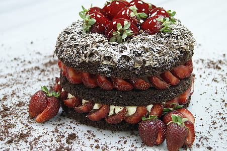 chocolate cake with strawberries thumbnail