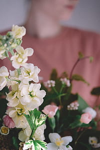 white flowers thumbnail