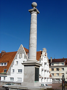 Louis XVIII column in Calais, France thumbnail