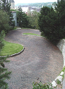 Snake Alley in Burlington, Iowa thumbnail
