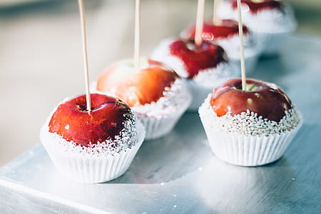 Red and White Cupcakes thumbnail