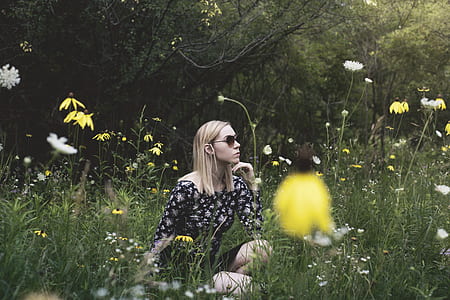 woman sitting on yellow and white daisy flowers thumbnail