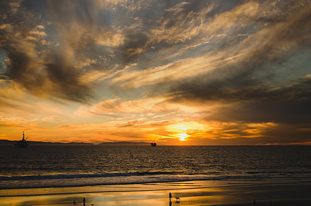 sunset over horizon thumbnail