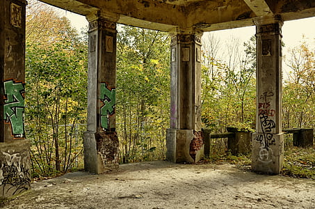 photography of gray concrete posts thumbnail