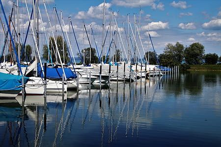 boat on bay thumbnail