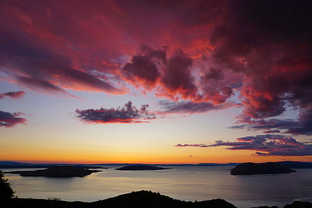 body of water below red clouds photography thumbnail