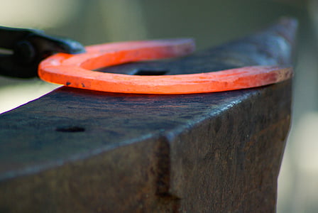 heated horseshoe on anvil thumbnail