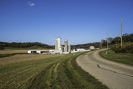 Landscape with farm and Silos in Wisconsin thumbnail