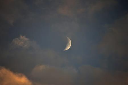quarter moon showing during sunset thumbnail