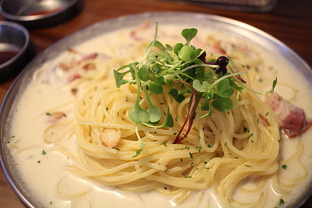 carbonara dish on silver plate thumbnail