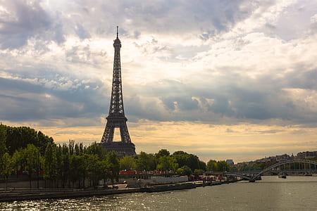 Eiffel Tower during Daytime thumbnail