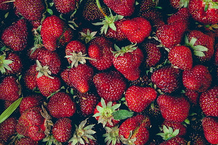 bunch of strawberries thumbnail