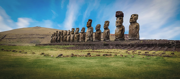 gray concrete statues during daytime thumbnail