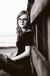 woman lying on wall while smiling thumbnail