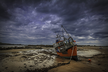 ship on shore thumbnail