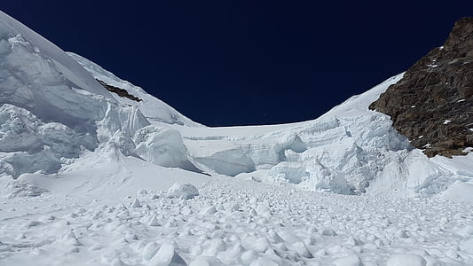 rock near ice thumbnail