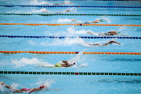 People Doing Swim Race thumbnail