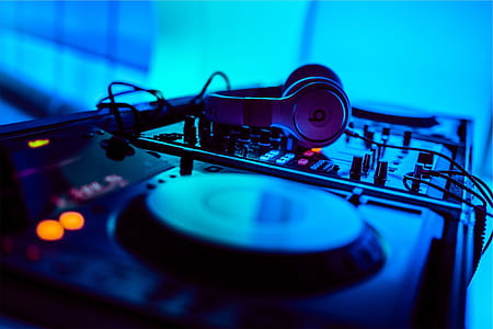 headphones on DJ turntable thumbnail