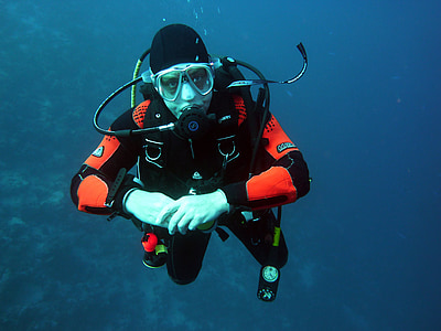 scuba diver under water thumbnail