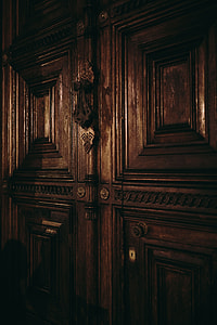 Beautiful wooden doors in Barcelona, Spain thumbnail