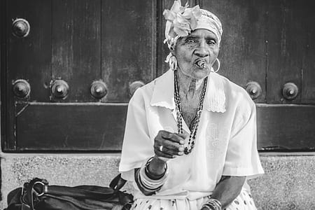 woman sipping tobacco thumbnail