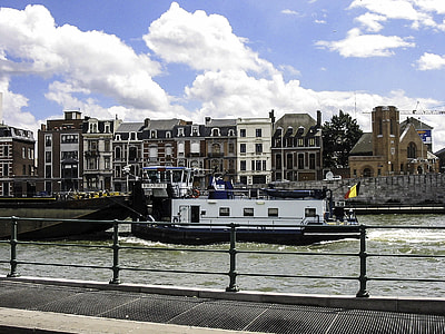 Quai de Maastricht in Liege, Belgium thumbnail