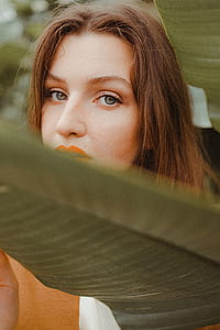 shallow focus photography of woman thumbnail