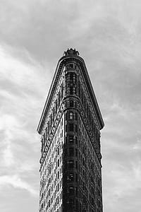 grayscale photo of Flat Iron building thumbnail