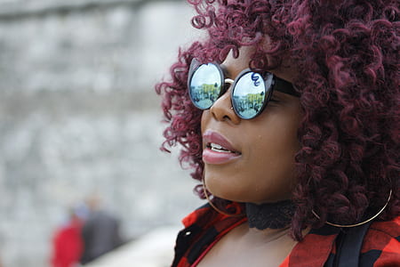 woman wearing cat-eye sunglasses thumbnail