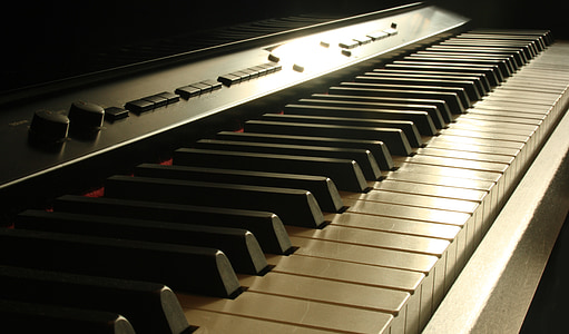black and white electronic keyboard thumbnail