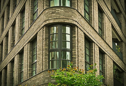 gray concrete high-rise building thumbnail