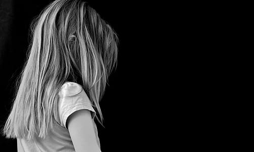 girl with black background wallpaper thumbnail