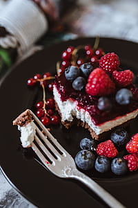 Cheesecake with blueberries and raspberries thumbnail