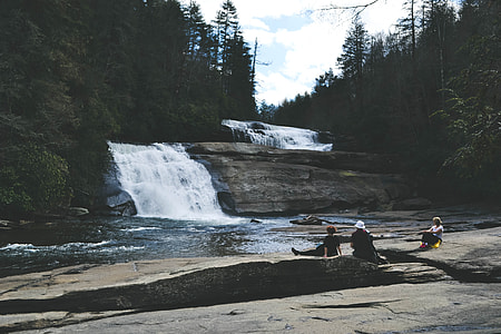 group of people looking at waterfalls thumbnail