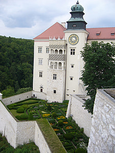 Castle, Pieskowa Skała Castle thumbnail