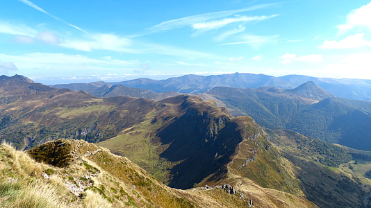 mountains with green trees thumbnail