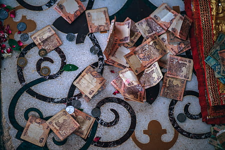 assorted Indian rupee coin and banknotes thumbnail