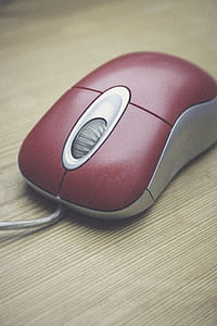 focus photo of red mouse thumbnail
