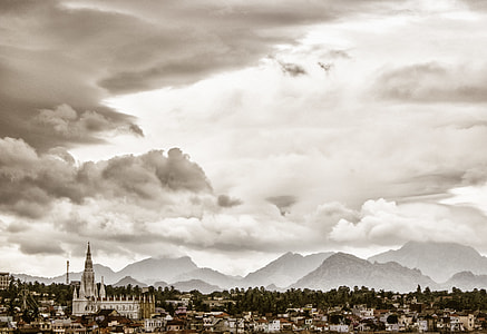 landscape photography of city thumbnail