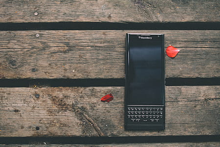 Black Blackbery Qwerty Phone thumbnail