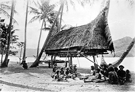 Natives at Mairy Pass in New Guinea in 1885 thumbnail