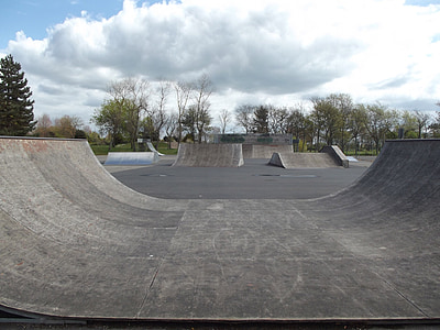 skate park with trees background thumbnail