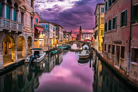 gondola on Venice canal timelapse photography thumbnail