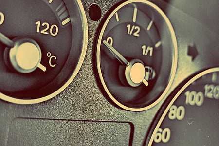 close-up photo of vehicle oil gauge at zero thumbnail