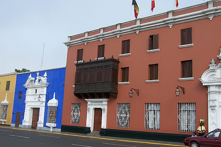 Buildings in the Historical Center of Trujilio, Peru thumbnail